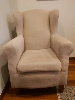 Sillón orejero beige tela