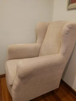 Sillón orejero beige tela