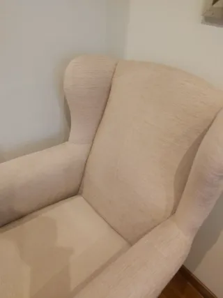 Sillón orejero beige tela