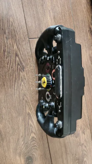 Volante Ferrari F1 Thrustmaster
