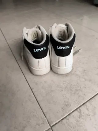 Zapatos Levi's Blancos y Negros