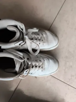 Zapatos Levi's Blancos y Negros