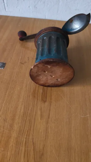 Molinillo de café antiguo