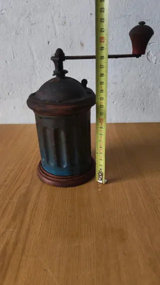 Molinillo de café antiguo