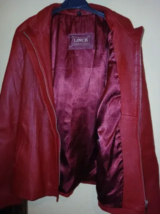 Chaqueta de piel roja