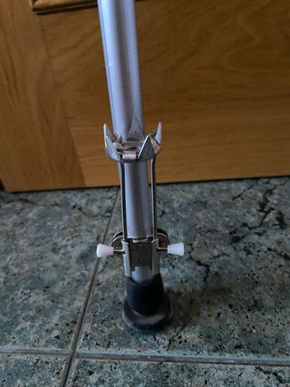 Muletas azules para nieve o montaña