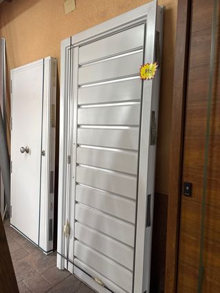 Puerta aluminio diseño moderno acorazada