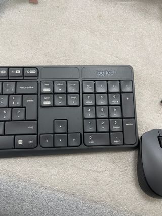 Logitech MK235 Combo Teclado y Ratón Inalámbrico