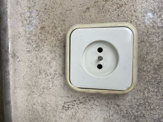 Enchufes e interruptores Simón 31 color marfil