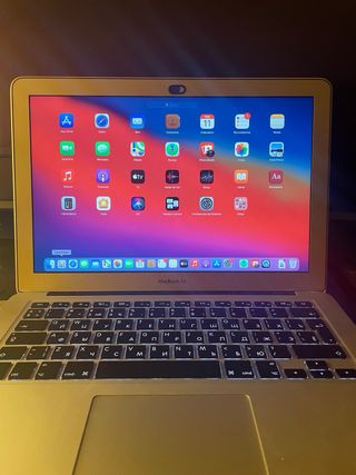 MacBook Plata con Cargador