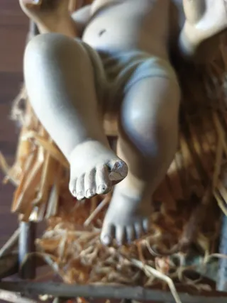 Niño Jesús Olot con cuna y corona