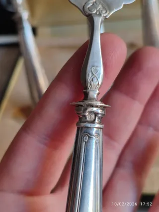 Juego de cubiertos de plata