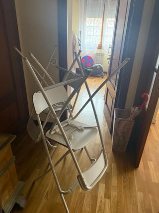 Mesa alta cocina 4 taburetes madera y plástico