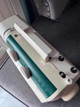 Máquina de coser AEG NM791