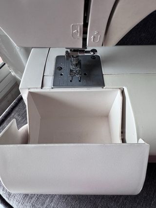 Máquina de coser AEG NM791