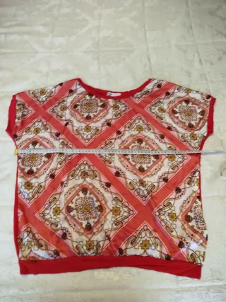 Camiseta estampada estilo pañuelo