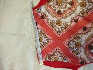 Camiseta estampada estilo pañuelo