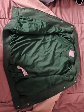 Chaqueta Beisbolera Bershka Verde y Blanca