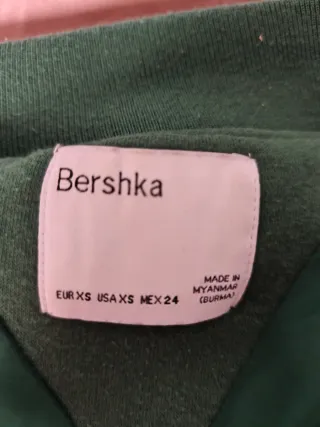 Chaqueta Beisbolera Bershka Verde y Blanca