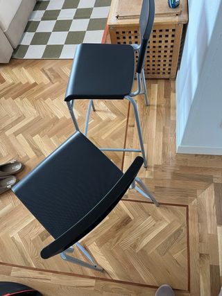 Taburetes Altos Negros Ikea (2 unidades)