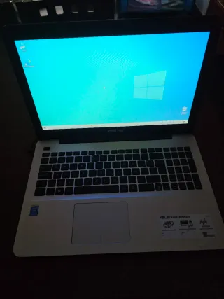 Portátil Asus F555L Negro