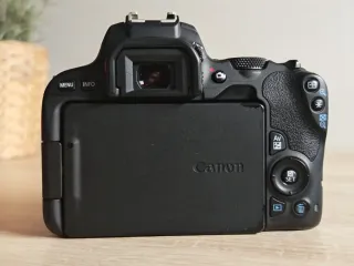 Canon EOS 200D (Cuerpo)