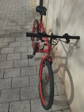 Bicicleta Roja Avenger