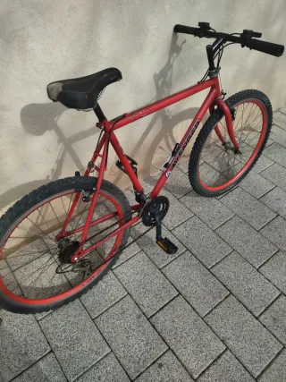 Bicicleta Roja Avenger