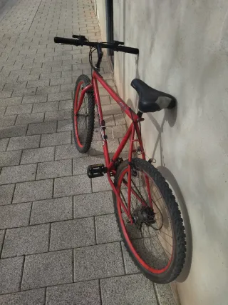 Bicicleta Roja Avenger