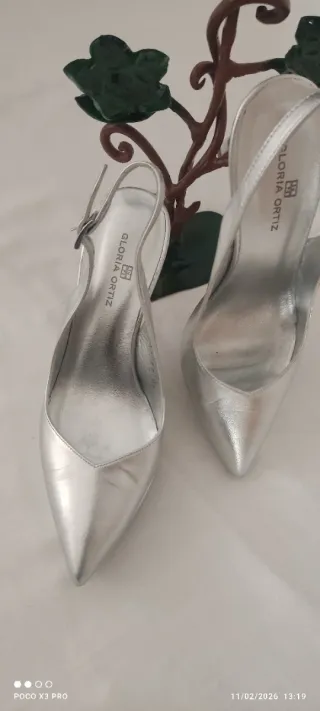 Zapatos Gloria Ortiz piel plateados