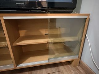 Vitrina madera con puertas de cristal