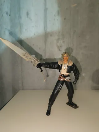 Action Figure Final Fantasy Cloud Strife
