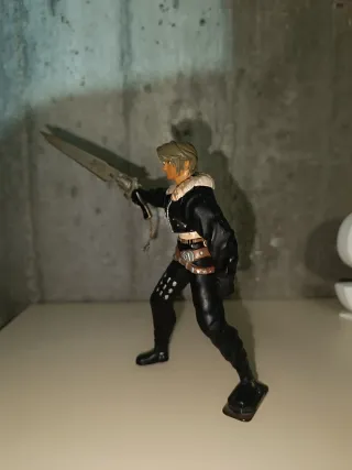 Action Figure Final Fantasy Cloud Strife