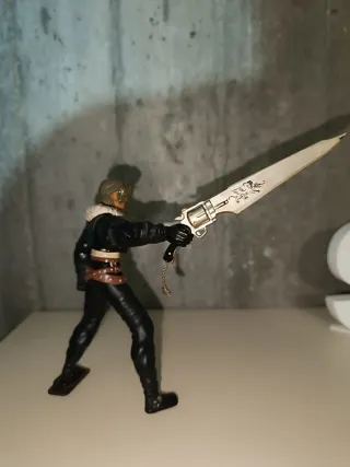 Action Figure Final Fantasy Cloud Strife