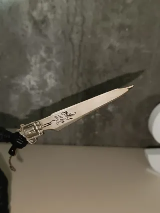 Action Figure Final Fantasy Cloud Strife