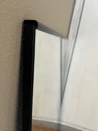 Espejo grande con marco negro