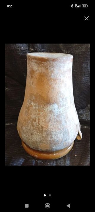 Tinaja de cerámica antigua