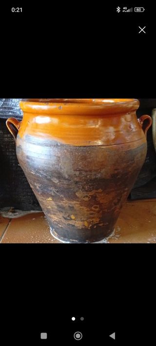 Tinaja de cerámica antigua