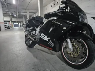 Honda CBR 900 RR Fireblade SC33 1998
