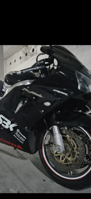 Honda CBR 900 RR Fireblade SC33 1998
