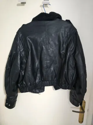 Cazadora aviador Bershka negra