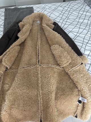 Abrigo largo borrego marrón Bershka