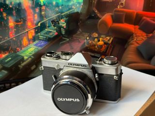 Olympus OM1 Cámara Analógica Plata