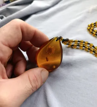 Colgante Gota Ámbar Resina Flor y Concha