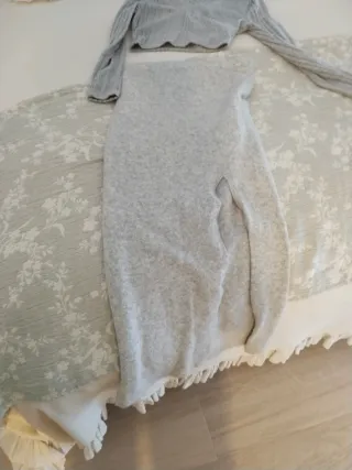 Conjunto falda y jersey gris