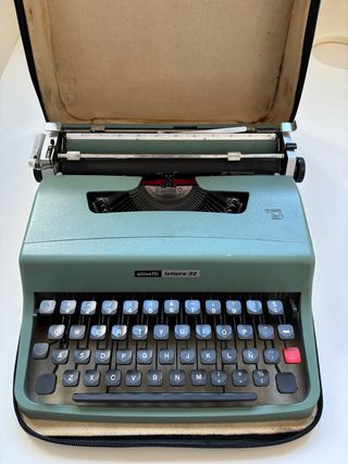 Máquina de escribir Olivetti Lettera 32