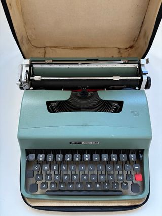 Máquina de escribir Olivetti Lettera 32