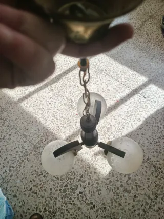 Lámparas de cristal y metal doradas