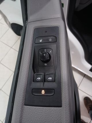 VOLKSWAGEN CARAVELLE CORTA KOMBI 2.0 TDI 110 CV