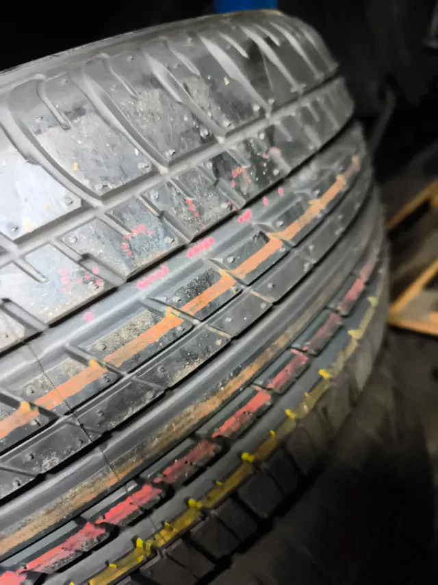 Par de neumáticos nuevos BRIDGESTONE